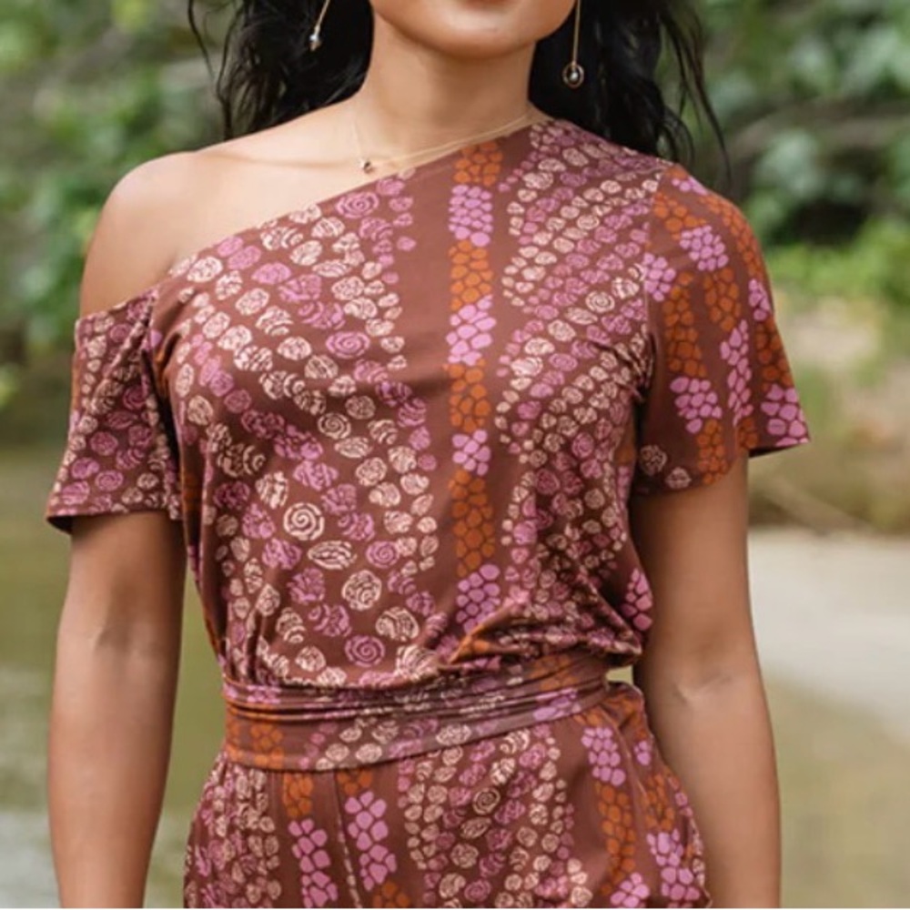 Lahaole KAHELELANI COLD SHOULDER Top